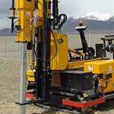 Установка паль для огорож8